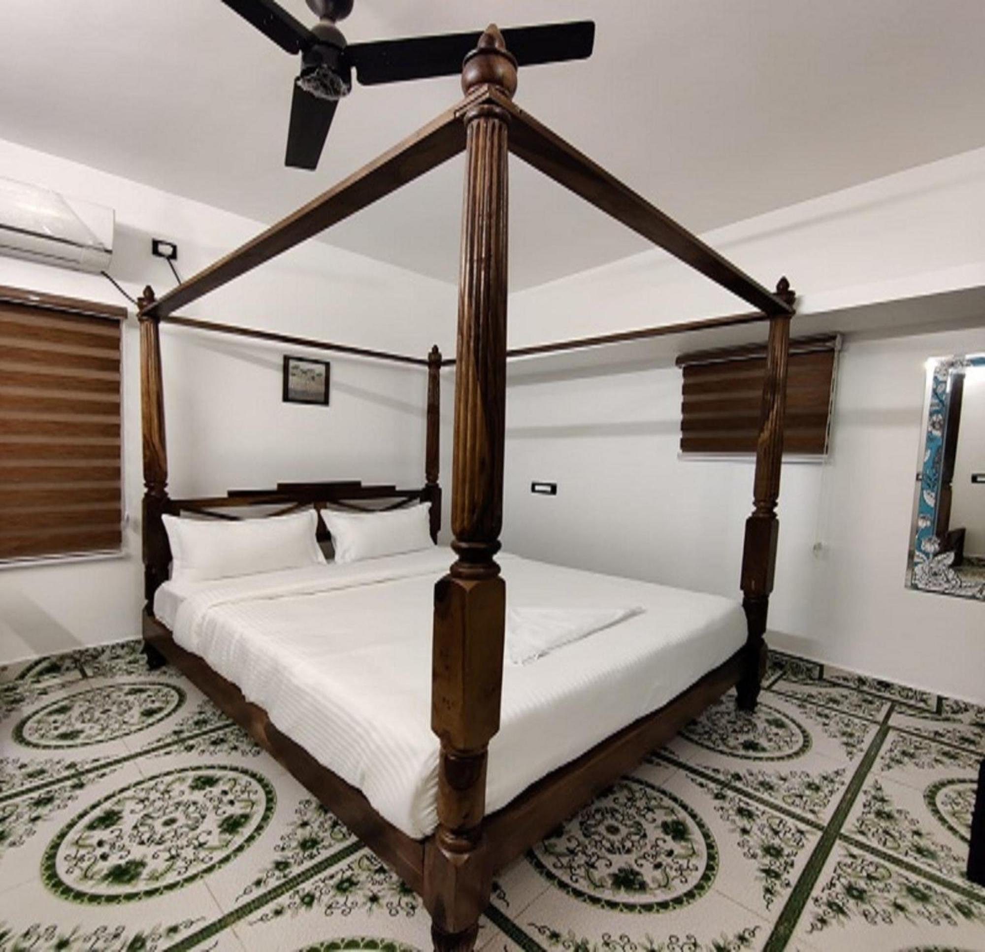 Courtyard Castle Heritage Resort Puducherry Eksteriør billede