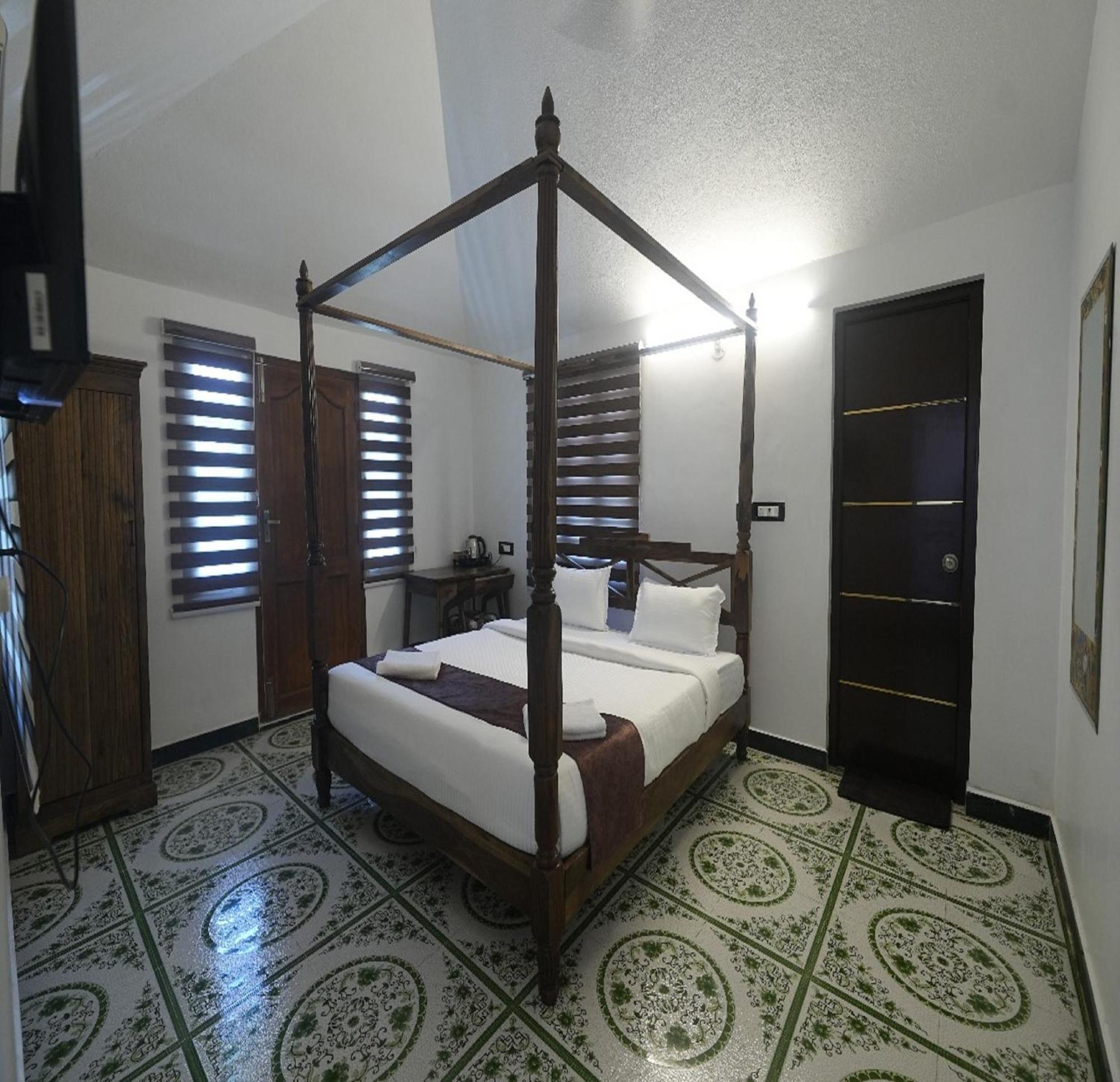 Courtyard Castle Heritage Resort Puducherry Eksteriør billede