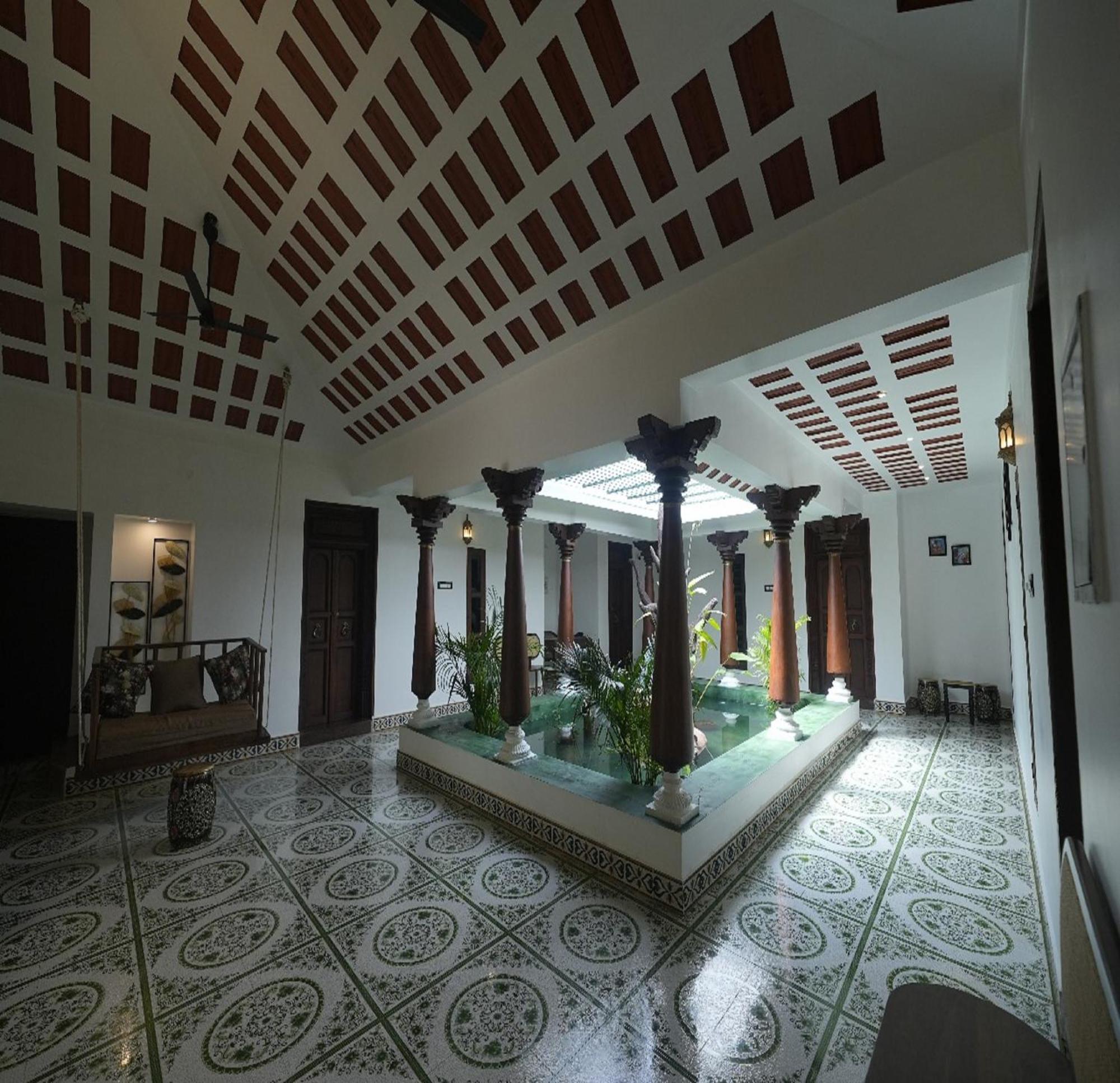 Courtyard Castle Heritage Resort Puducherry Eksteriør billede