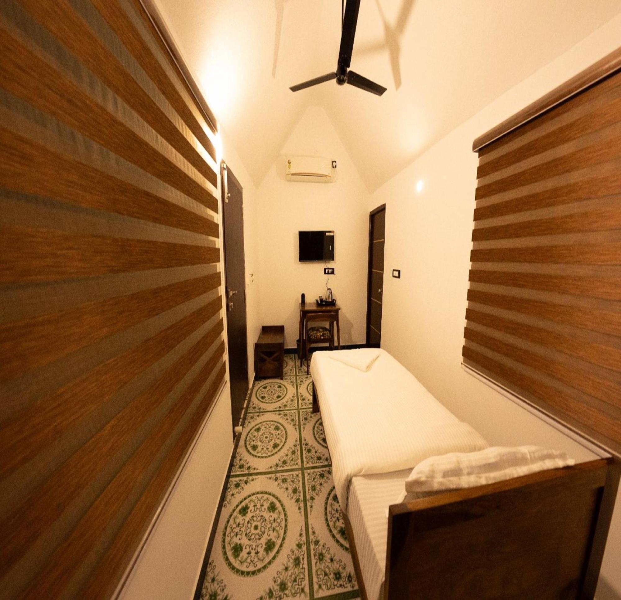 Courtyard Castle Heritage Resort Puducherry Eksteriør billede